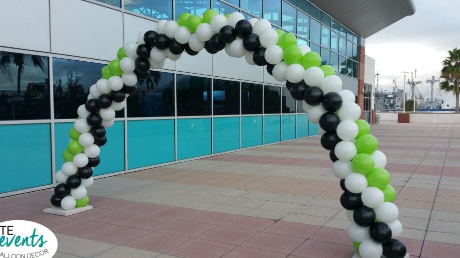¿Cuánto cuesta un arco de globos?