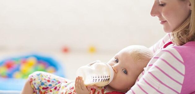 ¿Cuánta leche de fórmula necesita mi bebé?