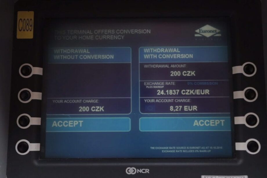 Con o sin conversión: cómo los cajeros automáticos consiguen que los extranjeros saquen...